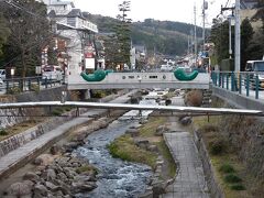 これが温泉街の様子。

玉造温泉は、勾玉が有名。街のあちこちにレプリカがあり、温泉街を作り題しています。その名も「まがたま橋」だとか。