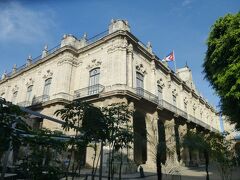 市立博物館（旧総督官邸）。
スペイン提督官邸、大統領官邸、市庁舎として使われていた建物です。