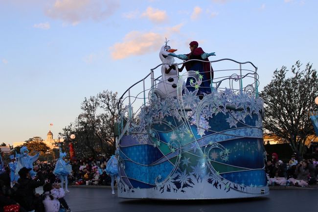 とゆうことで、慌てて写真を撮ろうと思いましたが、<br />すぐ目の前を通過しちゃって、うまく撮れず・・・