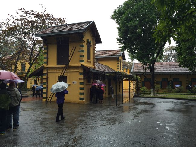 ホーチミンの執務室などが保存してある。