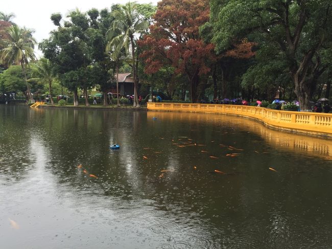 園内は回遊式の優美な庭園
