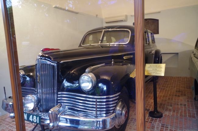 ソ連から贈られた車も展示。この辺りノリが平壌の金親子の施設と同じ