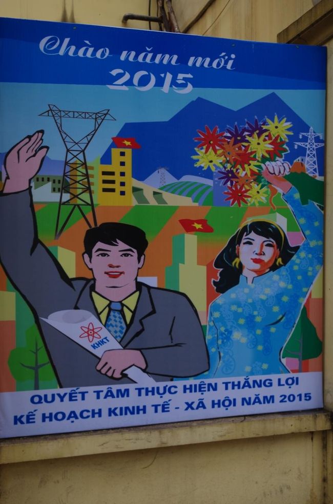 ベトナム語は分からないのでなんと書いてあるかは分からないのだが、ポスターのタッチは中国の文革時代とあまり変わらないところがなんだかうれしくなる。