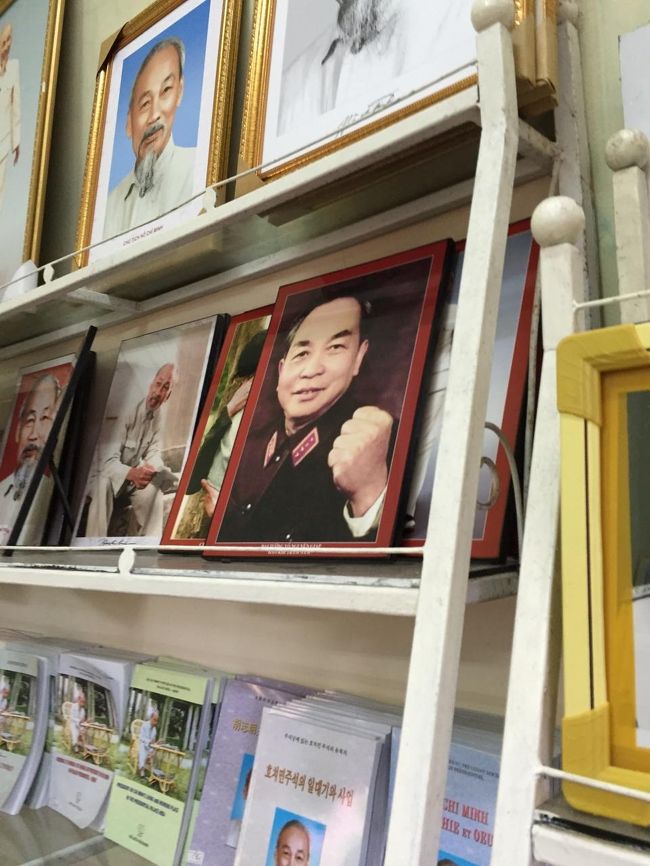 ヴォー・グエン・ザップ将軍の拳を握るポーズはかっこいい・・・(笑）