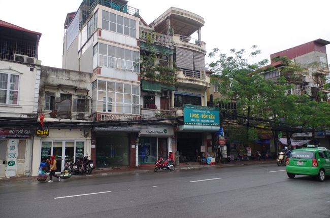 散策がてら軍事博物館へ向かう。周囲はフランス時代の洋館が各国の大使館として利用されていた。