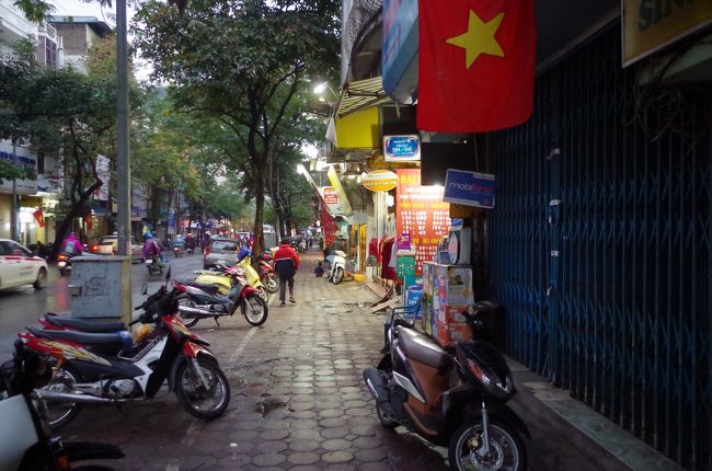 ハノイ駅を目指す