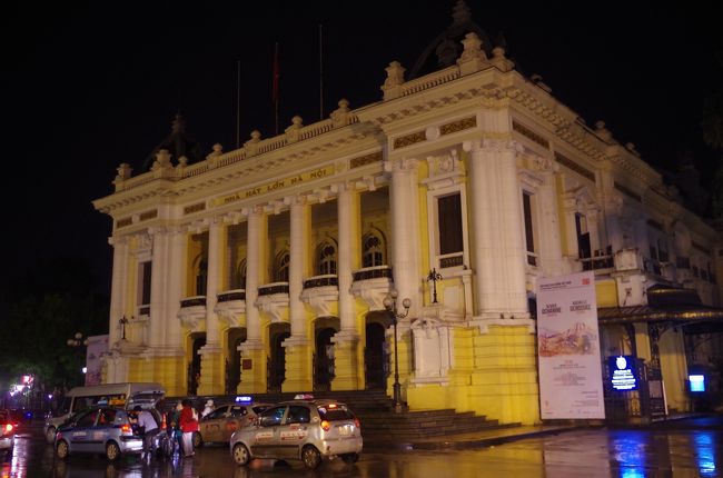 ハノイオペラハウス見たりしてバスで宿に帰る