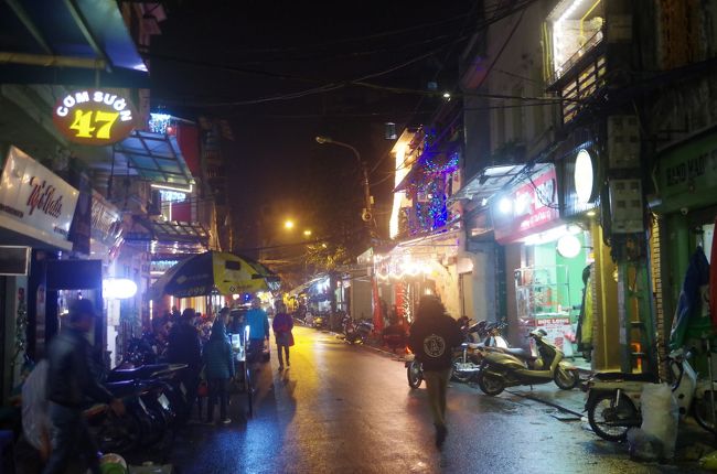 宿の周りは相変わらず欧米系旅行者で騒がしい。ここまで来てこういう楽しみ方しかできないのかとは思ってしまう、正直。