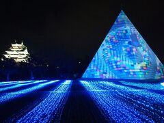 大阪城天守閣が見えます。やっぱりけっこう遠いね・・・（写真だと余計に・・・）。