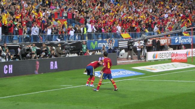 コーナーからラモスが1度外すも2度目で得点！！　宙返り着地後の写真