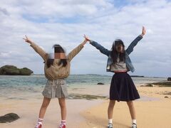 星砂の浜。少し晴れ間が見えます。