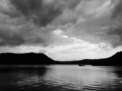 白浜の海。ここは何時でも凪なのかな？風もなし。夏は暑そう！
行き止まりになるので折り返します。