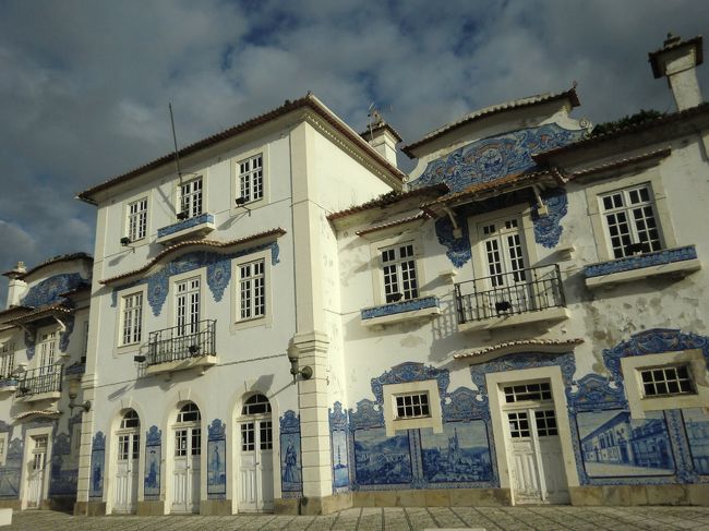 アヴェイロ、駅舎<br />アズレージョがヤバすぎ。<br />カワユイ駅舎だった。