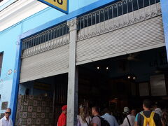 二日目のお昼は、ラ・ボデギータ・デル・メディオへ。

ここもヘミングウェイがよく通ったお店。