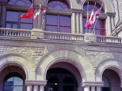 トロントにやってきました。

これはオンタリオ州議会議事堂かな？内部を見学しました。