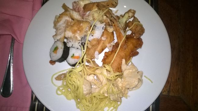 シエムリアップ市内のクレーン2レストランにて､バイキングです｡