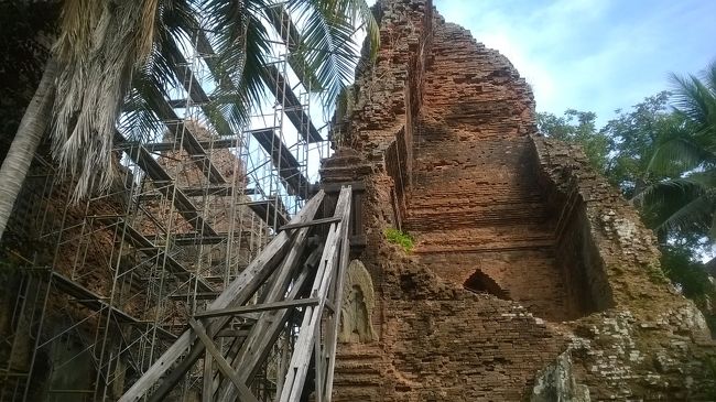 ロレイ寺院の写真ですが､古くて､見学際は注意してください。