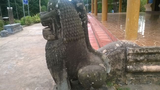 ロレイ寺院のライオン像です。