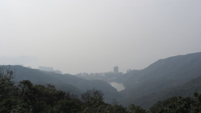 反対側<br />香港も中国の影響？から空気があまり良くないのか滞在中青空を見れませんでした