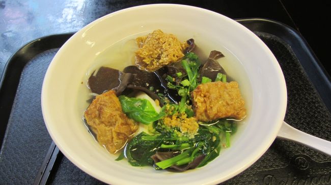 最終日ホテルをチェックアウトして荷物を預けてヨンタオフーを食べに。<br />もう体調は良かったんでしっかり食べました。