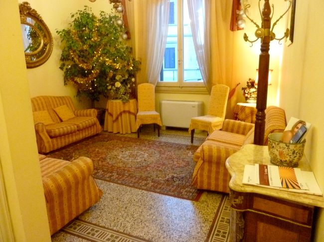 ロビー　全体に金をかけて作っている