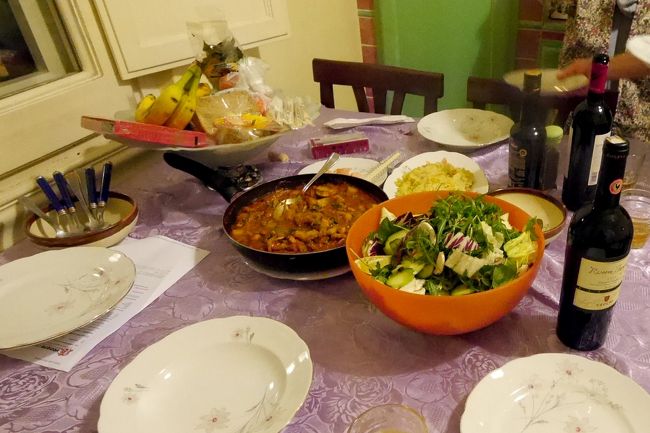 二日間ここで自炊の生活．スパゲティ，ザウアークラウト，サラダなど