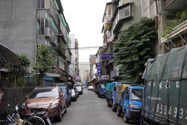 さてお腹いっぱいになりましたので(*ﾟ▽ﾟ*)ノ<br />歩きながら消化を促進させつつ次なる目的地に行きましょう！<br />mrtの駅まではワザと小道をいきますよおお<br /><br />simフリ-機+中華電信simで小道に入ってもどこにいるかわかるのでらくチンです(*ﾟ▽ﾟ*)<br /><br />google mapのナビはホント優秀w<br />