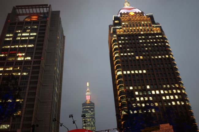 このマジックアワ-の時間に見る景色ホント好きです(*ﾟ▽ﾟ*)<br />台湾と韓国だとどっちがPM2.5の影響受けるのでしょうかね？