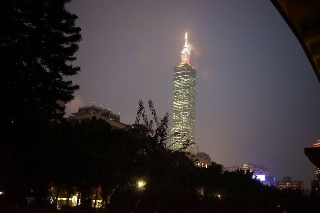 上からの景色は綺麗なんでしょうね-ヽ(；▽；)ノ<br />リア充爆発、、、