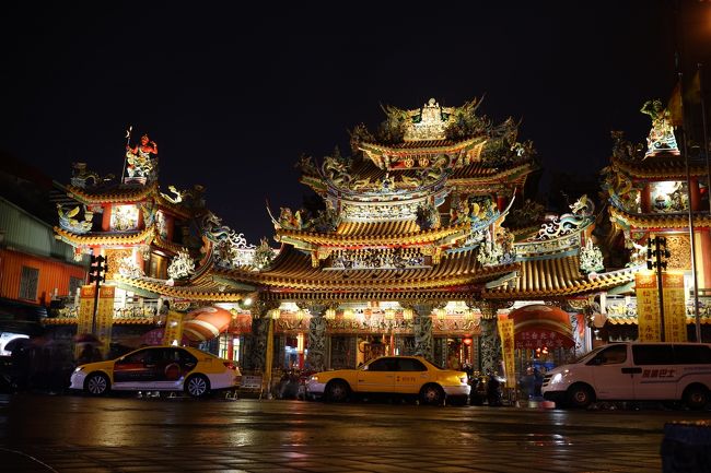『慈祐宮』有名なので説明はいりませんね-<br /><br />ホント台湾って煌びやかというか豪華というかタダタダ圧倒されます、、<br /><br />夜市の前のタクシ-は台湾の名物ですねw