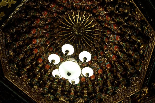 良く見ると沢山の装飾品が(｀・ω・´)