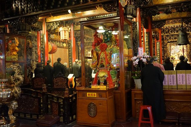 内部はこんな感じになっていて