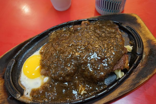 半熟の卵がまたジュルリを誘う(*´∀｀)<br />ソ-スもたっぷりかかっていて白飯欲しい(・∀・)