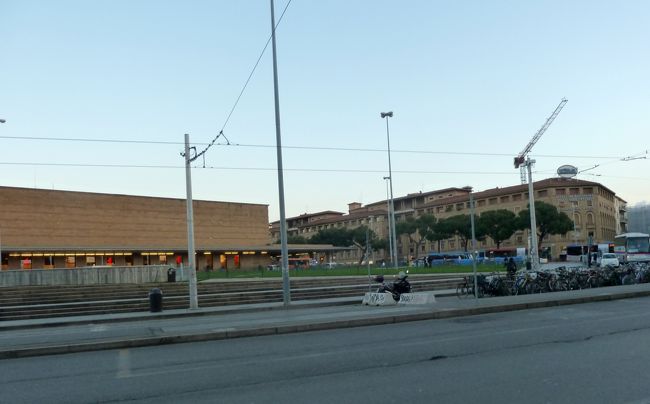 S.M.Novella駅　前に来たときはRomaからここに降り立った．