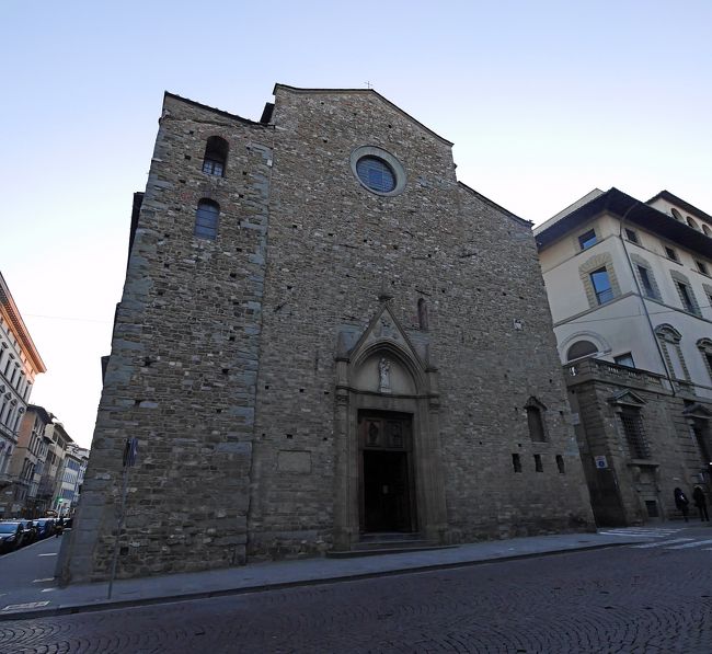 Santa Maria Ｍaggiore教会　8世紀にさかのぼる非常に古い教会　ロマネスクのファサードを持つ