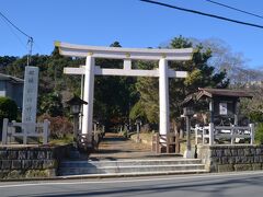 諏訪神社境内へ向かいます。
１０月の秋祭りは諏訪神社から小野川の西側一帯を１４台の山車が曳き廻される拠点となります。
