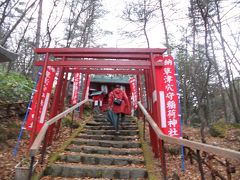 草津穴守稲荷神社。

神様にお参りしてから　先に進みます。