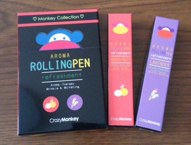 Crazy Monkeyの目の周りや法令線に塗るスティック。<br />新羅免税店で購入しました。<br /><br />タクシーで行って、領収証の金額に応じて5,000ウォン<br />の割引券がもらえます。<br />２つで14＄が5,000ウォン割引で920円でした。<br /><br />5種類位のにおいがあって好きなものを二つ選んで<br />箱に入れてくれます。<br /><br />新羅免税店はバラで売っている物はほとんどないので、<br />大量買いは安いけど、バラで欲しい方はおすすめできません。