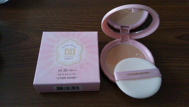 etude houseのコンパクトパウダー。<br />東和免税店で購入しました。<br />13＄で1510でした。<br />色は２種類です。