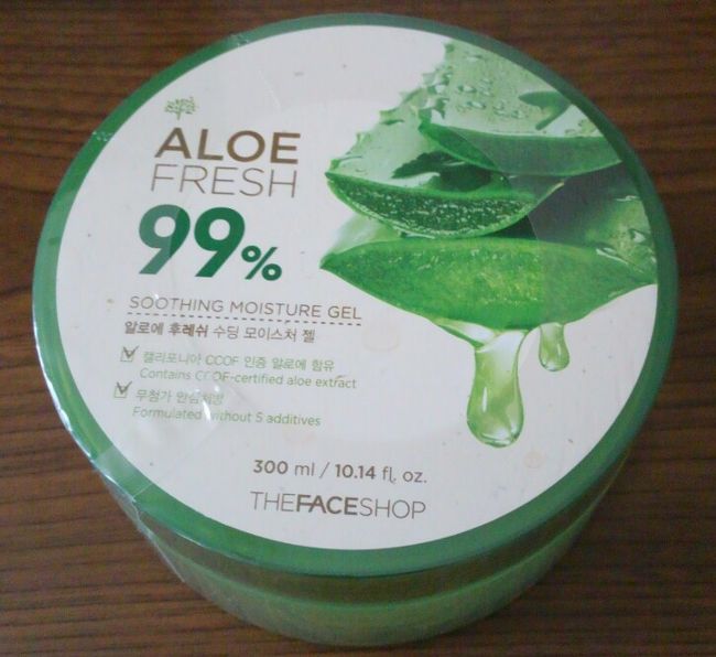 the face shopで買ったアロエのジェル。<br /><br />顔、体、髪に使えるようです。<br />これはほかのお店にもありました。<br /><br />4,400ウォン。