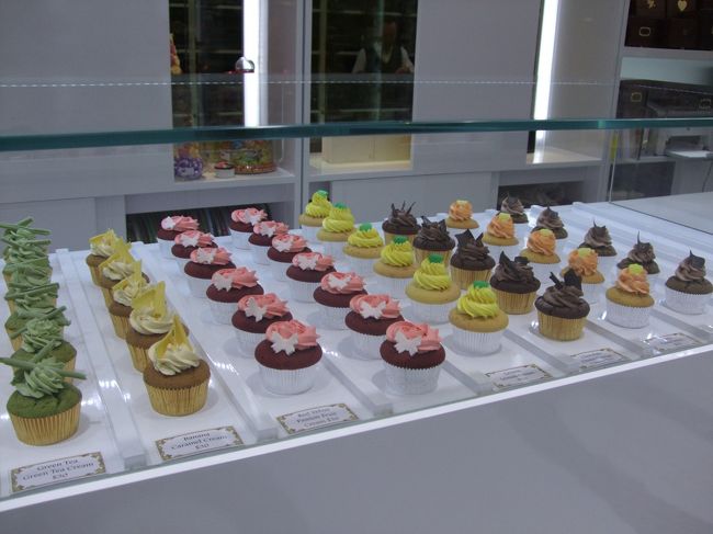 の、そばのビルにあったおしゃれなカップケーキ屋さん。<br />店のアドレス　www.treasurecake.com<br /><br />