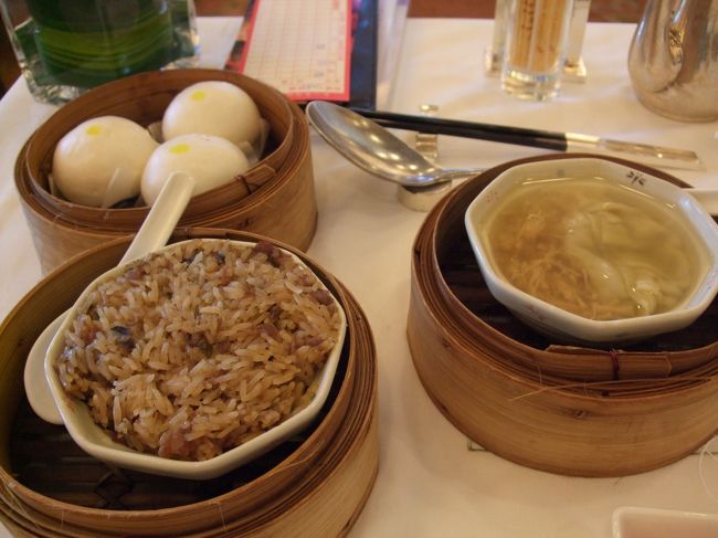 スープ（海鮮のだしが美味） <br />おこわ（ふっくら、程良い味） <br />黄身饅頭（カスタード饅と思ったら、黄身しぐれのような上品な餡。玉子っぽくなくて美味）