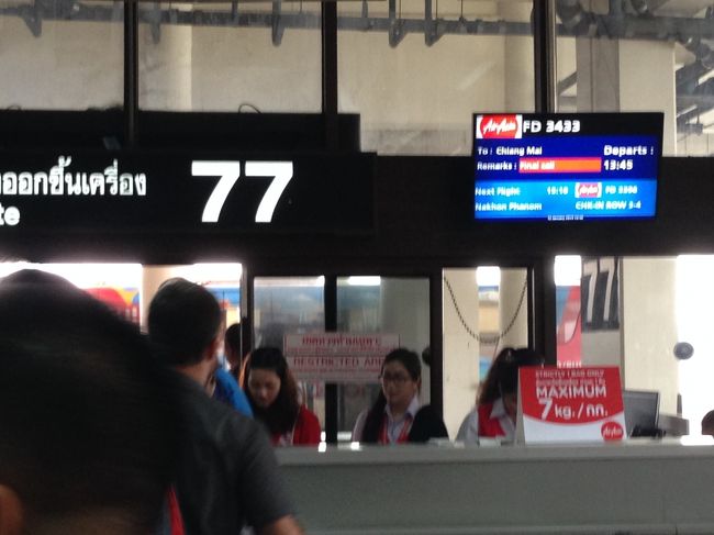 エアアジア用のカウンター<br />LCCだからわかってはいたが<br />すっごい遠かった