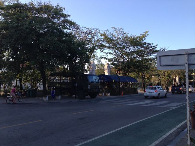 オールドシティの目抜き通り<br /><br />だいぶ日も暮れてきた