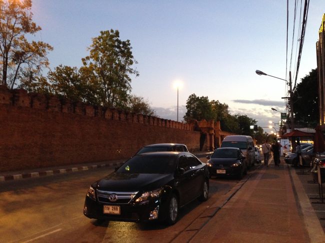 旧市街を取り囲む城壁は立派だなあ