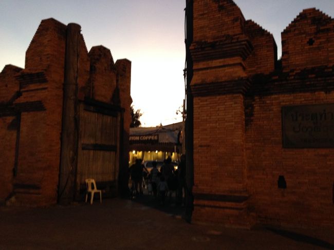 有名なターペー門<br />というところらしい。