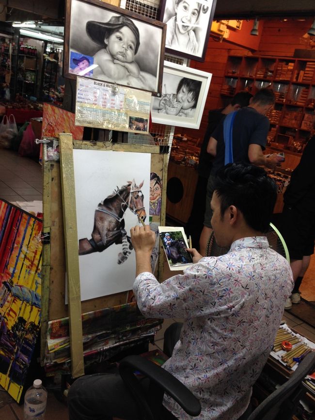 写真を見ながら描いてらっしゃるが<br />馬すごい迫力