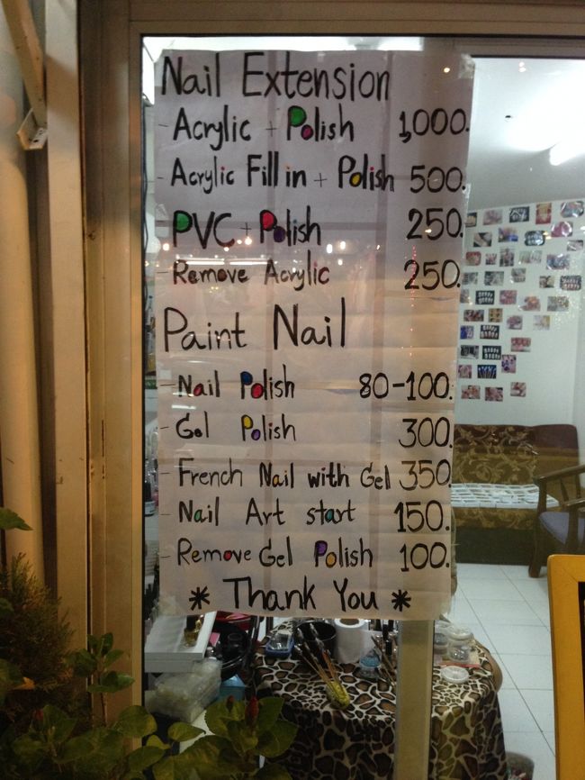 貧乏人にとっては<br />値段がはっきり書いてあると安心する<br /><br />しかしババアは庭いじりと猫が好きなので<br />爪を着飾ることができない。<br />爪にお金をかけるなら保護猫の医療費にあてたい