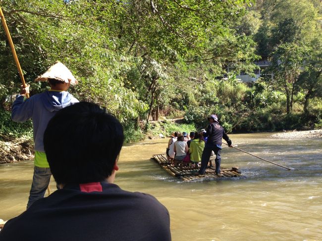 救命具のようなものは備え付けられてない<br />雨の日は危ないね。<br /><br />ババアは脂肪のおかげで浮くし<br />元号が昭和の頃　<br />水泳部だったので、怖くは無いが<br />