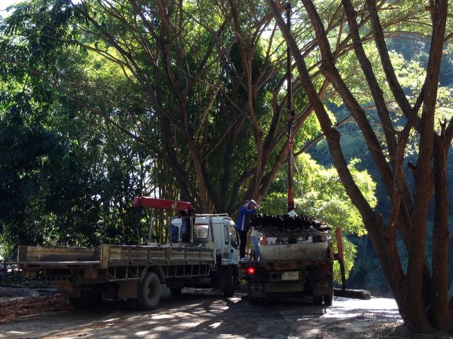 ラフティングが終わった後のいかだは<br />トラックで乗り場まで運ぶらしい